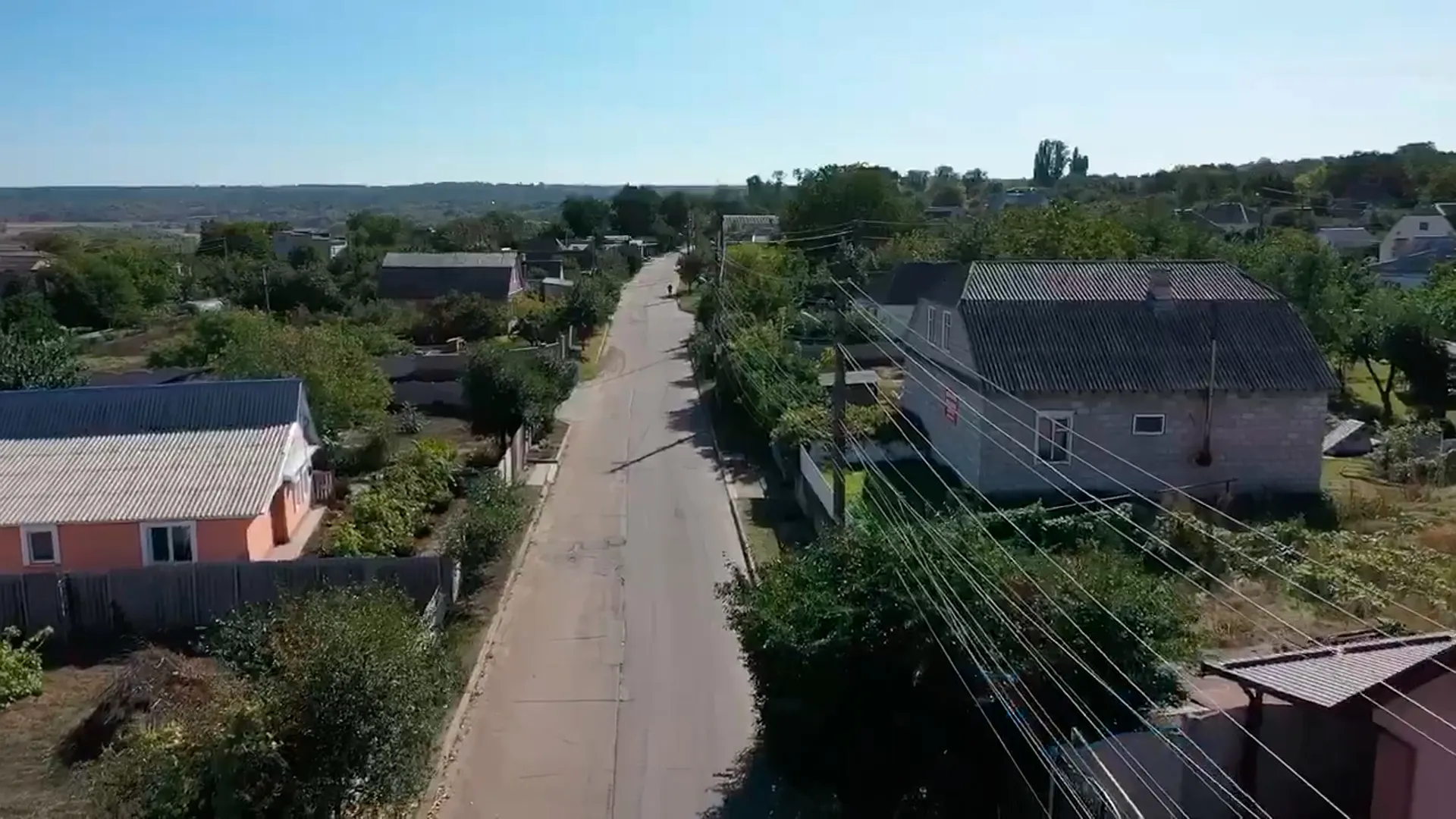 Вулиця у центральній частині Карнаухівки